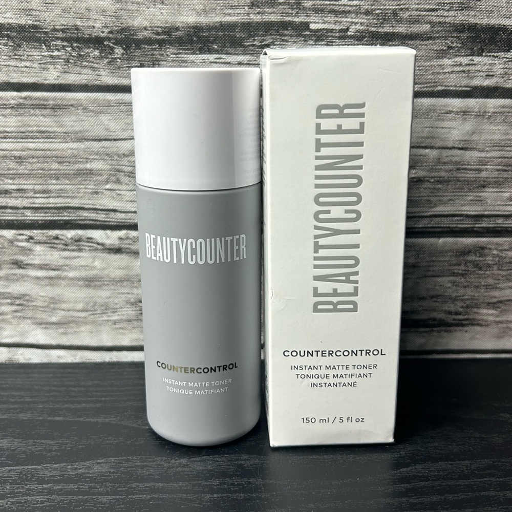 Beautycounter Countercontrol Matte Toner in Gray and White